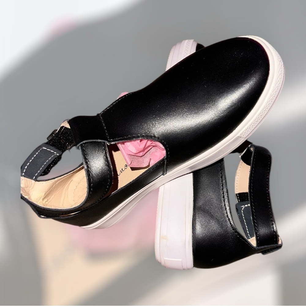 Sleek Black Platform Shoes with Thick Strap Preloved